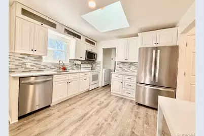 8 Fox Hollow Lane, Ridge, NY 11961 - Photo 10