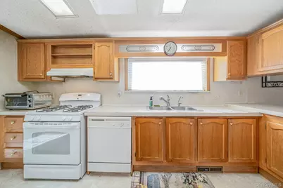 3 Betsy Ross Drive, Bohemia, NY 11716 - Photo 18