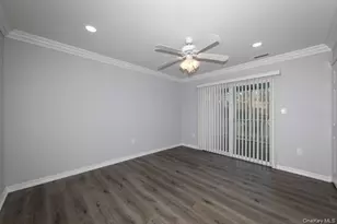 463 Lake Pointe Ct, Middle Island, NY 11953 - Photo 4