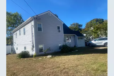 1452 Peters Boulevard, Bay Shore, NY 11706 - Photo 2
