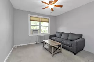 7 Edwards, Roslyn Heights, NY 11577 - Photo 12