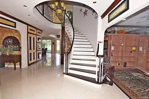 259 Altessa Blvd, Melville, NY 11747 - Photo 2