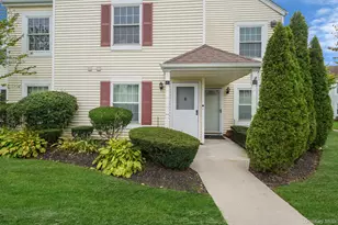 181 Fairview Cir, Middle Island, NY 11953 - Photo 4