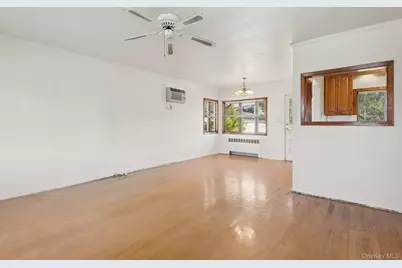 17 Whitman Avenue, Syosset, NY 11791 - Photo 4