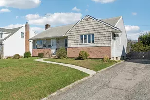 17 Whitman Ave, Syosset, NY 11791 - Photo 2