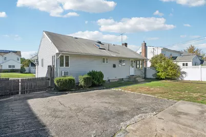 17 Whitman Avenue, Syosset, NY 11791 - Photo 20