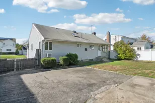 17 Whitman Ave, Syosset, NY 11791 - Photo 20