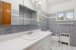 17 Whitman Ave, Syosset, NY 11791 - Photo 14