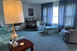 7 Carriage Dr, Newburgh, NY 12550 - Photo 10