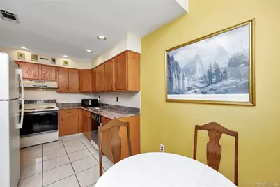 22 Balsam Court #22, Wantagh, NY 11793 - Photo 4