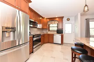 576 Western Park Dr, West Hempstead, NY 11552 - Photo 10