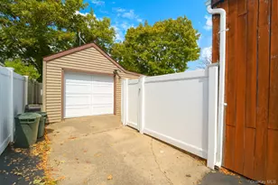 1825 Alice St, Merrick, NY 11566 - Photo 28