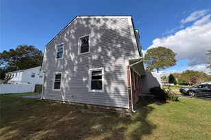 14 Whitney Ln, Coram, NY 11727 - Photo 24