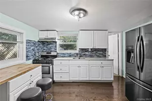 136 N Delaware Ave, Lindenhurst, NY 11757 - Photo 8