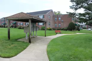 1065 Fenwood Dr, Valley Stream, NY 11580 - Photo 8