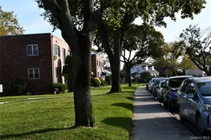 1065 Fenwood Dr, Valley Stream, NY 11580 - Photo 10