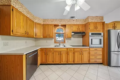 261 Johnson Avenue, Sayville, NY 11782 - Photo 12