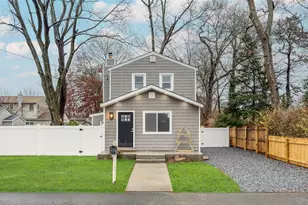 60 Cedarhurst Ave, Selden, NY 11784 - Photo 2