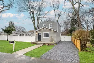 60 Cedarhurst Ave, Selden, NY 11784 - Photo 44