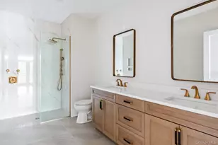 54 Three Ponds Ln, Woodbury, NY 11797 - Photo 28