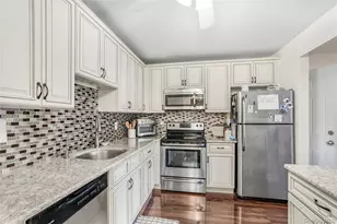 18 Thorburn Ave, Patchogue, NY 11772 - Photo 8