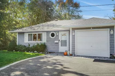 18 Thorburn Avenue, Patchogue, NY 11772 - Photo 2