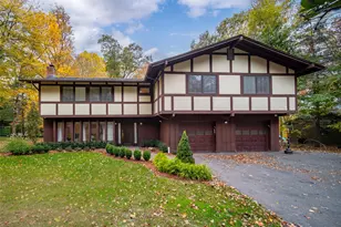 4 Ayr Ct, Airmont, NY 10901 - Photo 2