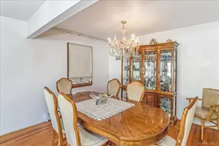 12 Roxy Pl, Lynbrook, NY 11563 - Photo 8