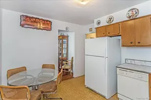 12 Roxy Pl, Lynbrook, NY 11563 - Photo 10