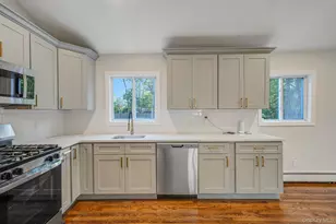 12 Beacon St, Shirley, NY 11967 - Photo 6