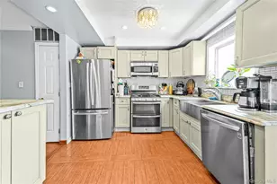 59 Deirdre Ct, New York, NY 10304 - Photo 2