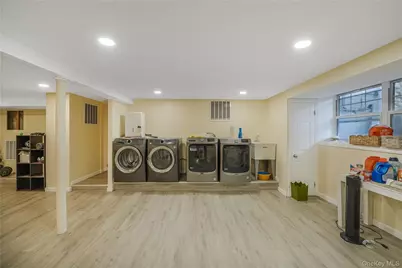 24 Mineola Avenue, Roslyn, NY 11576 - Photo 20