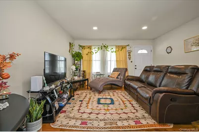 16 E Chestnut Street, Central Islip, NY 11722 - Photo 2