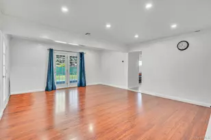 26 Sky Ln, Levittown, NY 11756 - Photo 4