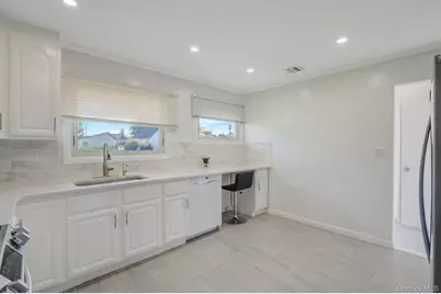 26 Sky Lane, Levittown, NY 11756 - Photo 10