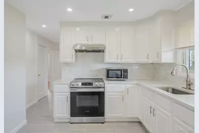 26 Sky Lane, Levittown, NY 11756 - Photo 8