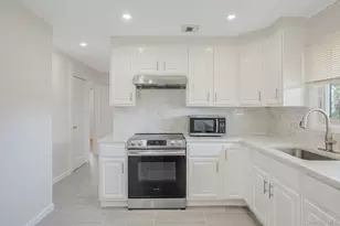 26 Sky Ln, Levittown, NY 11756 - Photo 8