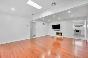 26 Sky Ln, Levittown, NY 11756 - Photo 6