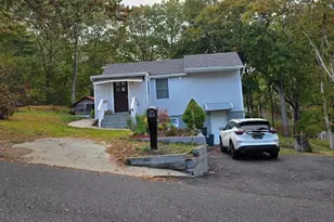 174 Woodycrest Dr, Farmingville, NY 11738 - Photo 2