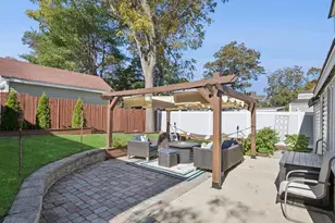 59 E 21st St, Huntington Station, NY 11746 - Photo 24