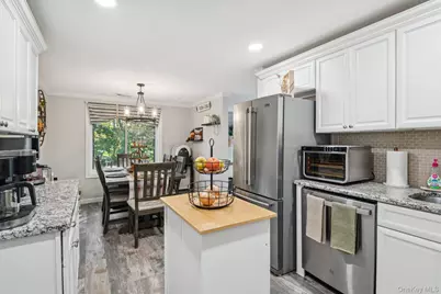 312 Clubhouse Court, Coram, NY 11727 - Photo 8