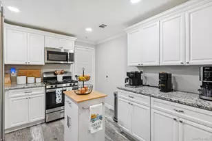 312 Clubhouse Ct, Coram, NY 11727 - Photo 6