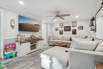 312 Clubhouse Court, Coram, NY 11727 - Photo 2