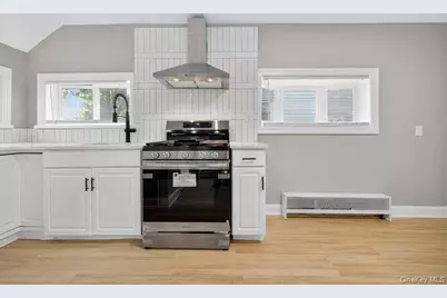 201 Jamaica Boulevard, Carle Place, NY 11514 - Photo 12