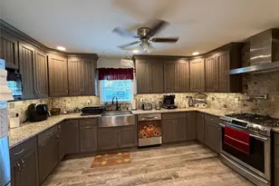 56 Glenmere Ln, Coram, NY 11727 - Photo 6