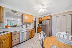 14 Glen Hollow Dr, Holtsville, NY 11742 - Photo 10