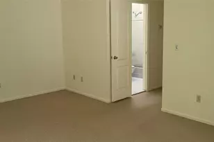 76 B Ashwood Rd, Port Washington, NY 11050 - Photo 6