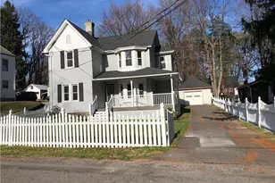 4 Edgewood Dr, Central Valley, NY 10917 - Photo 2