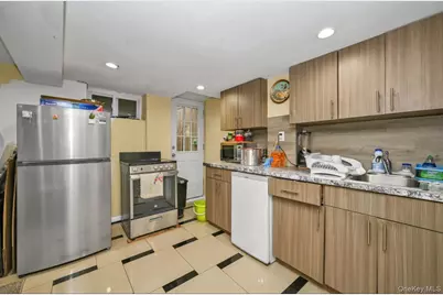 140-49 69th Road, Kew Gardens, NY 11367 - Photo 16