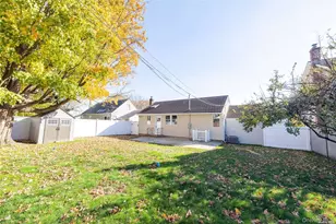 24 Woodbine Dr, Hicksville, NY 11801 - Photo 4